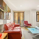 Lovely 2 Double Bedroom Flat With Patio