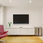 Lovely 2 Double Bedroom Flat With Patio