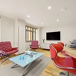 Lovely 2 Double Bedroom Flat With Patio