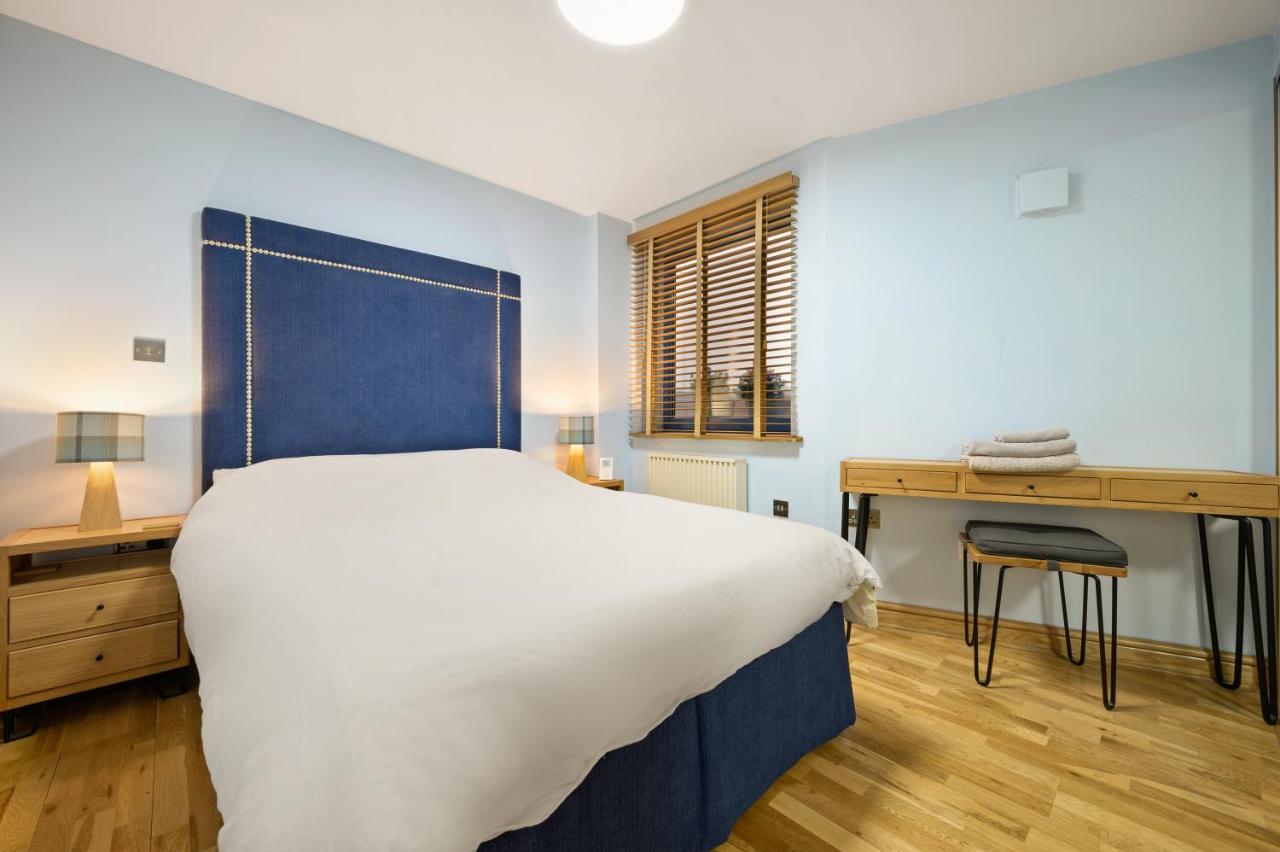 Lovely 2 Double Bedroom Flat With Patio Apartment *