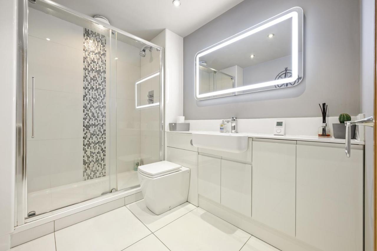 Lovely 2 Double Bedroom Flat With Patio Apartamento Manchester